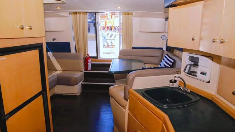 yacht-charter-carver-38-ft-(12)