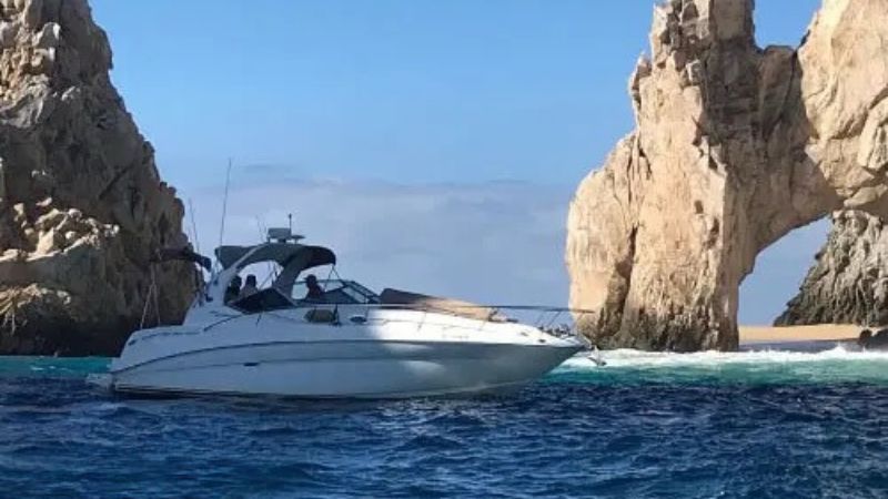 32 ft Luxury Yacht for Rent for Charter