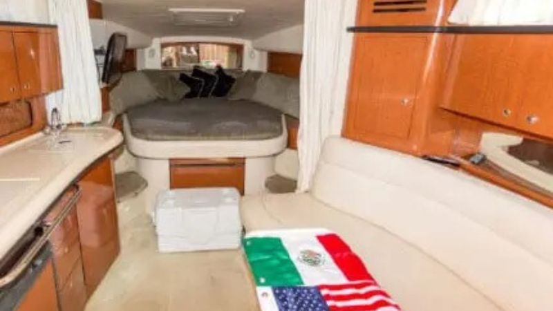 32-ft-luxury-yacht-for-rent-for-charter-(5)