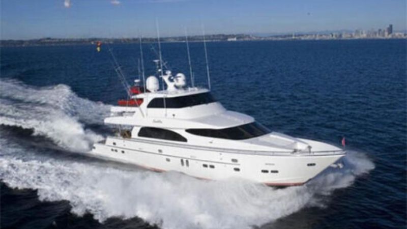 luxurious-yacht-charter-for-cruising-and-fishing-(2)