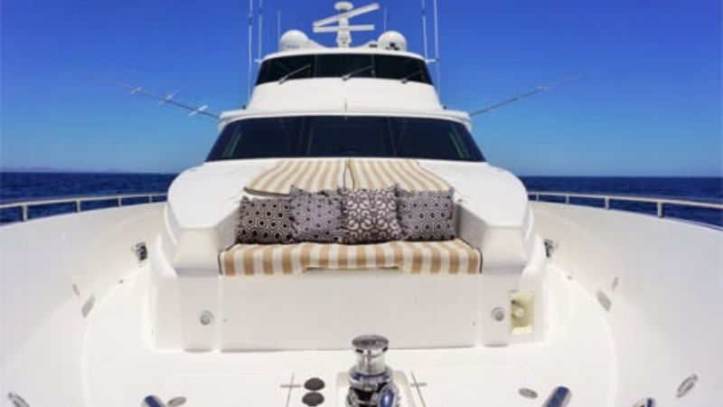 luxurious-yacht-charter-for-cruising-and-fishing-(6)