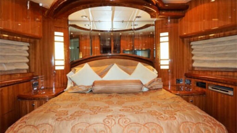 luxurious-yacht-charter-for-cruising-and-fishing-(8)