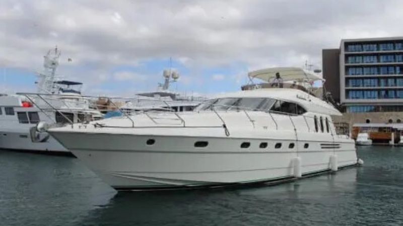 luxury-yacht-70-ft-for-boating-(1)