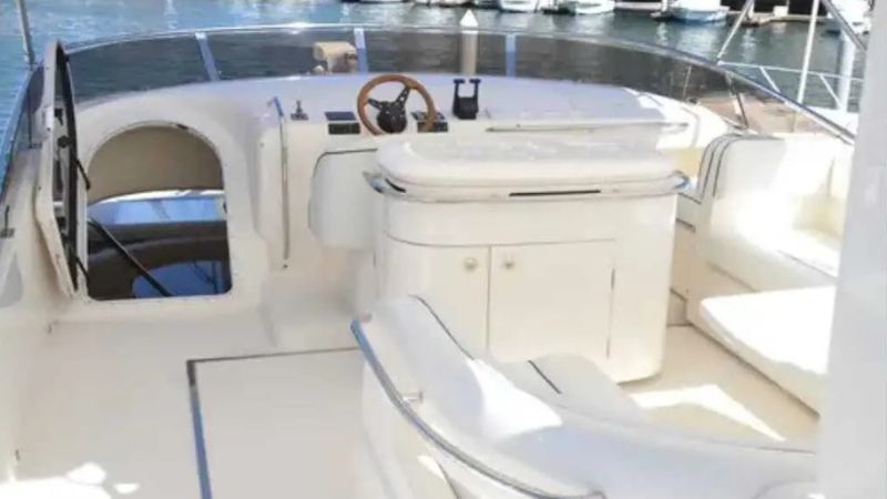 luxury-yacht-70-ft-for-boating-(5)