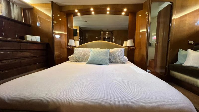 luxury-yacht-charter-antago-98-ft-(12)