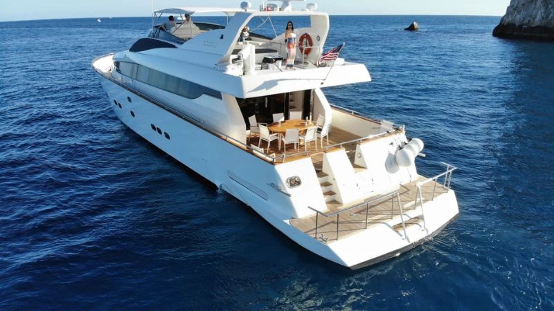 luxury-yacht-charter-antago-98-ft-(13)
