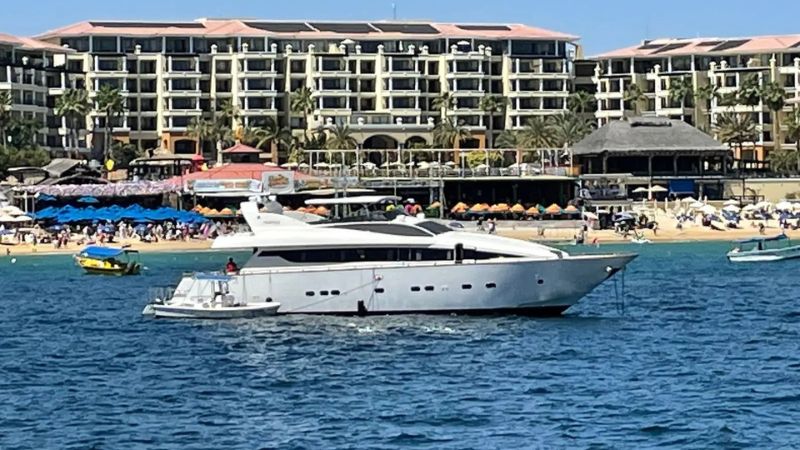 luxury-yacht-charter-antago-98-ft-(14)