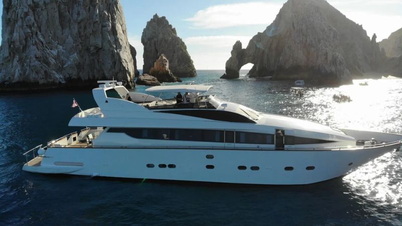 luxury-yacht-charter-antago-98-ft-(15)