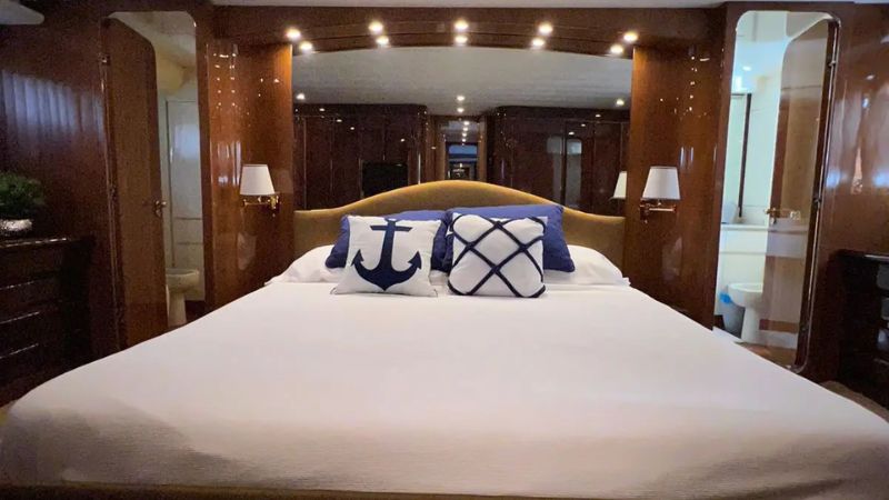 luxury-yacht-charter-antago-98-ft-(17)