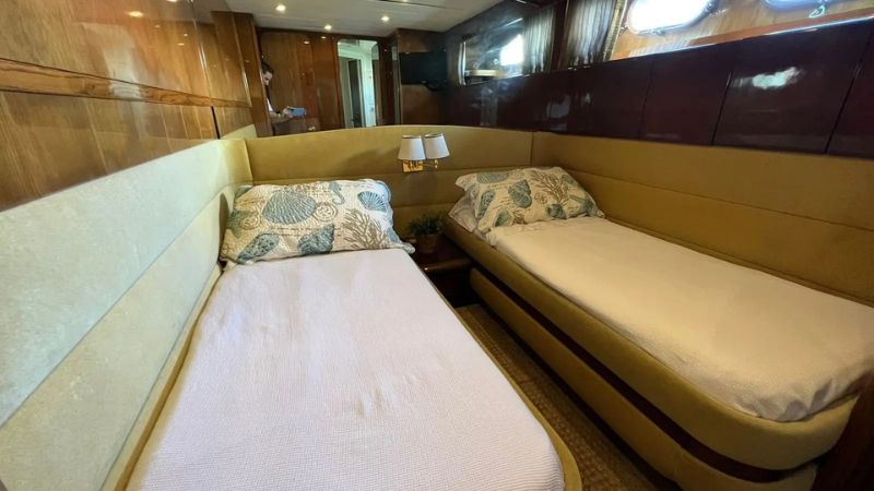 luxury-yacht-charter-antago-98-ft-(18)