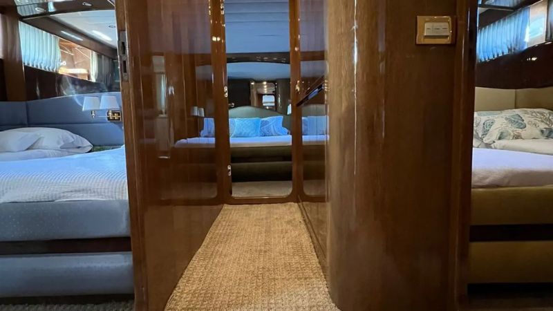 luxury-yacht-charter-antago-98-ft-(19)