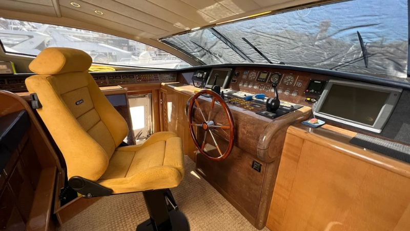 luxury-yacht-charter-antago-98-ft-(22)