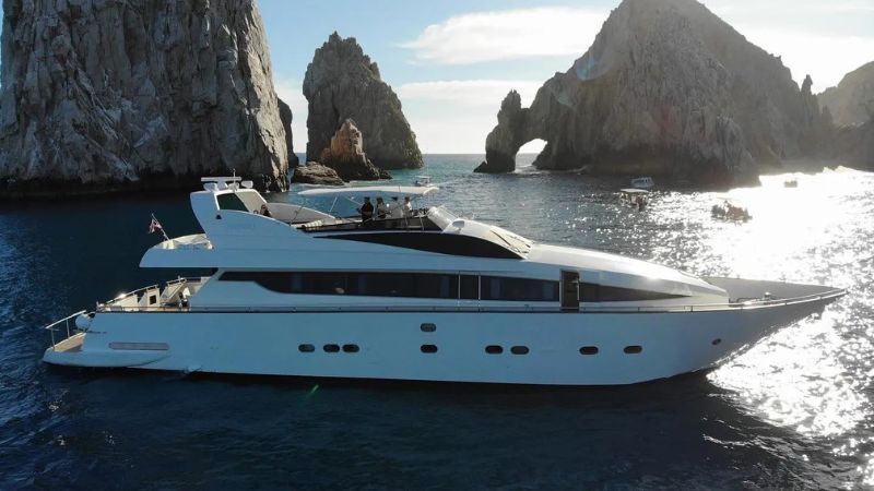 luxury-yacht-charter-antago-98-ft-(23)
