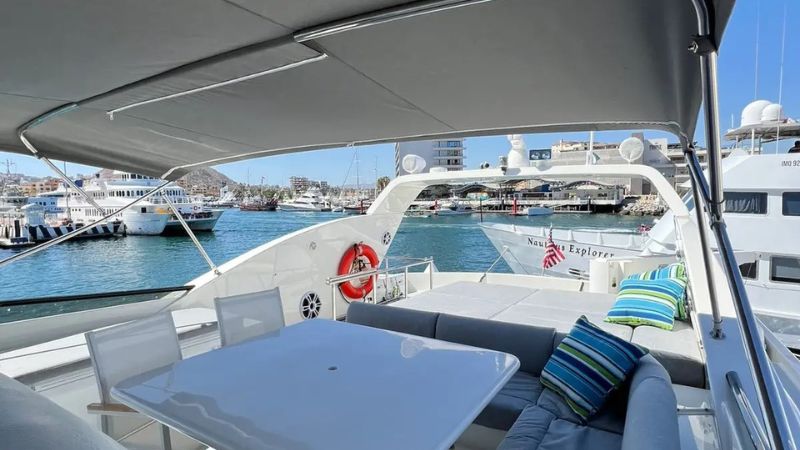 luxury-yacht-charter-antago-98-ft-(24)