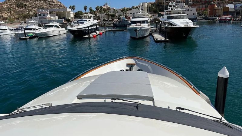 luxury-yacht-charter-antago-98-ft-(9)
