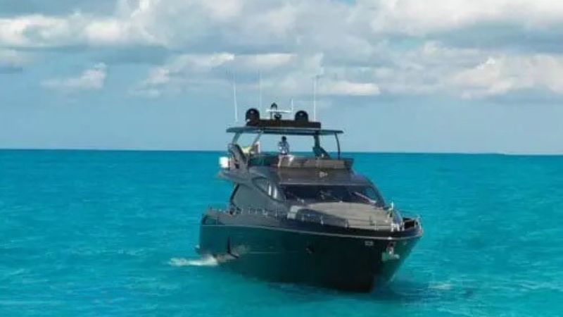 luxury-yacht-rental-sunseeker-80-ft-(12)