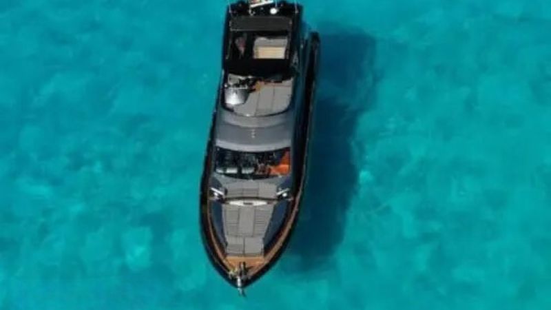 luxury-yacht-rental-sunseeker-80-ft-(3)