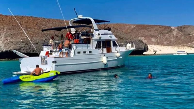 rent-a-fishing-and-snorkeling-yacht-54-ft-(13)