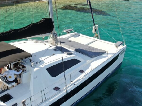 Luxury yacht charters and fishing charters in Cabo, Cabo San Lucas, and Los Cabos – premium yacht rental and deep sea fishing experiences