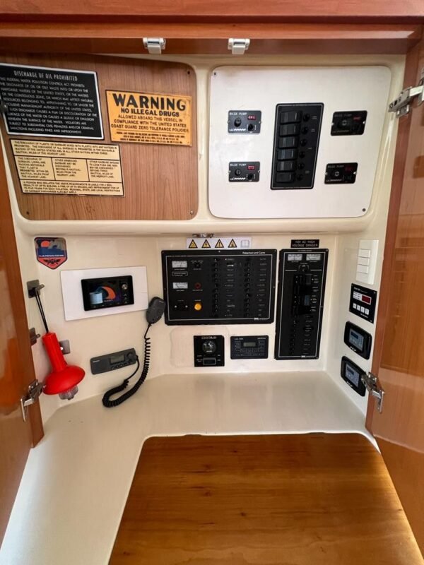Luxury yacht charters Cabo and fishing charters in Cabo, Cabo San Lucas, and Los Cabos – premium yacht rental and deep sea fishing experiences