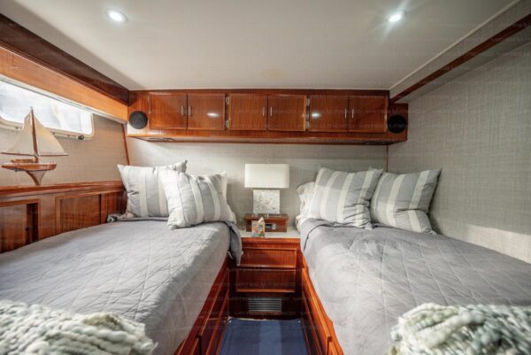Hatteras 70' | Yacht Charters Cabo San Lucas - Image 9