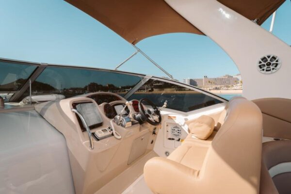 SUNDANCER 32 Yacht Rental - Image 4