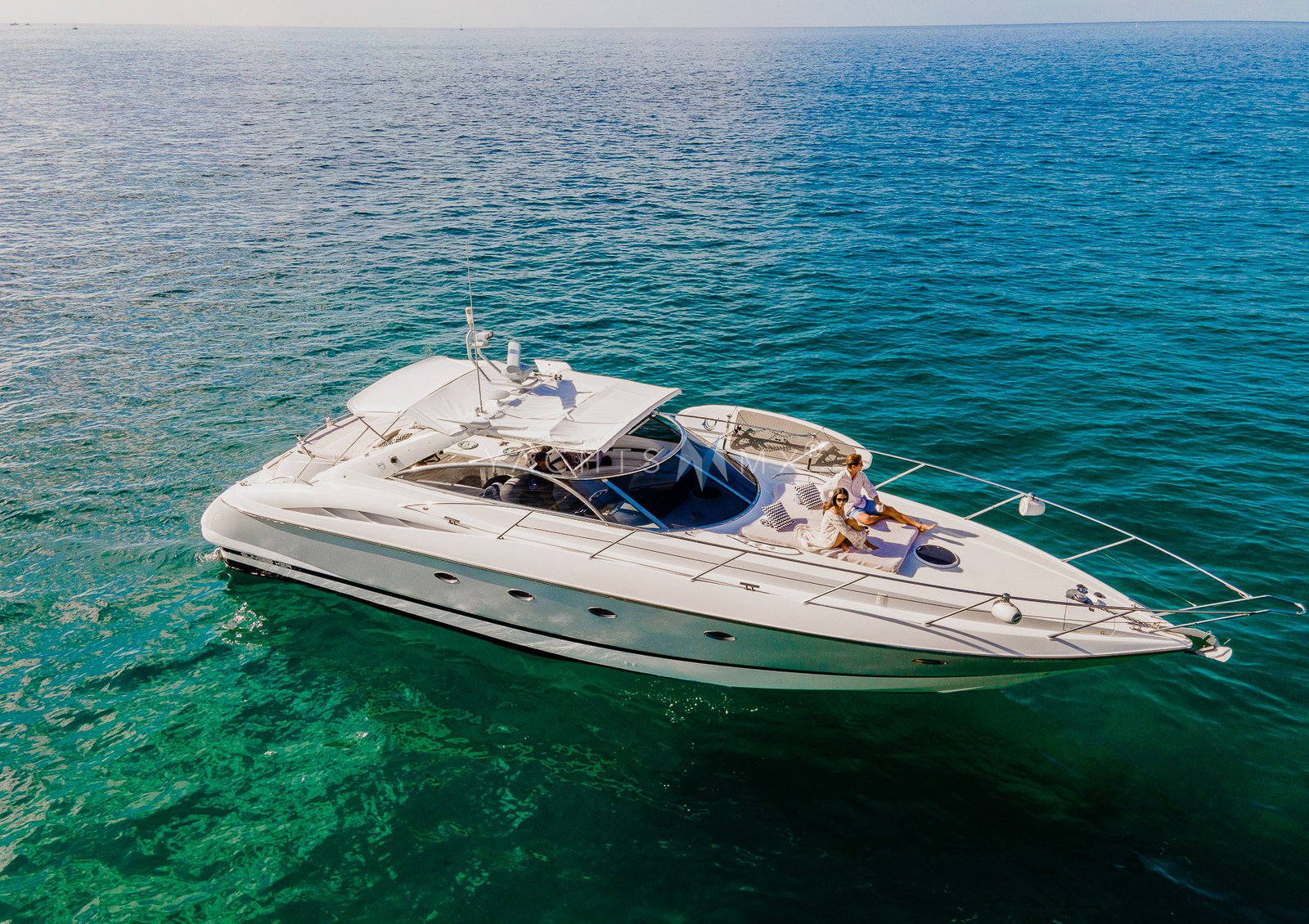 rent a yacht in los cabos