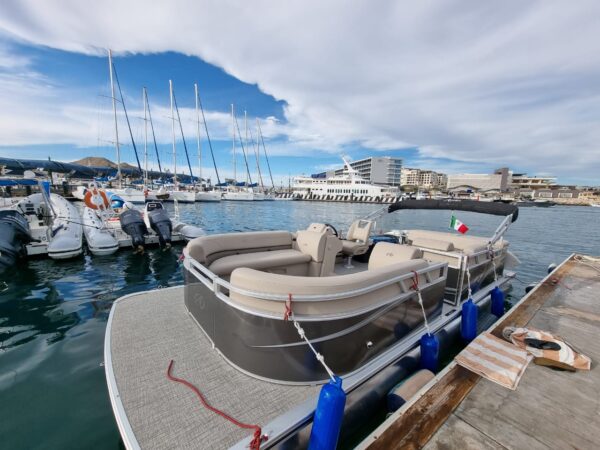 Pantoon Boat | Yacht charters Cabo - Image 5