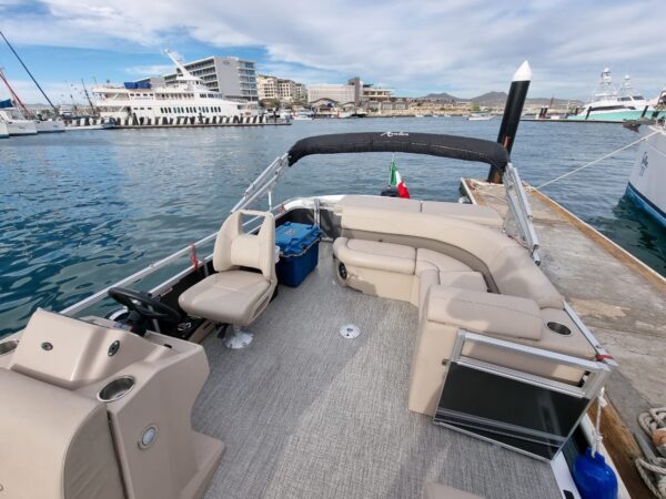 Pantoon Boat | Yacht charters Cabo - Image 4