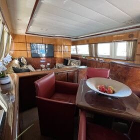 Antago 98 Yacht Rental - Image 5