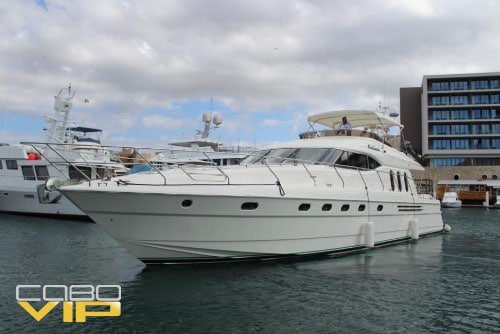 luxury-yacht-for-cruising-in-los-cabos